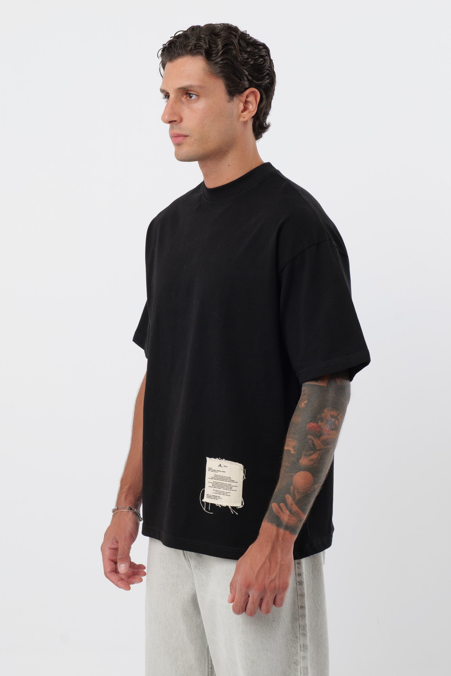 Schwarzes „Archive“-T-Shirt