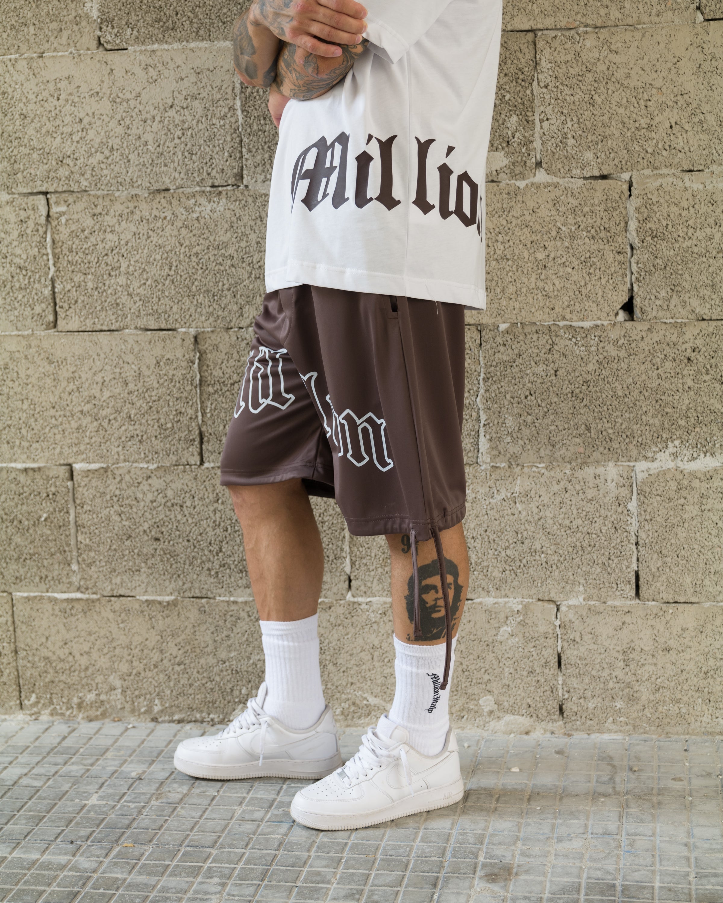 Gothic Shorts, Braun