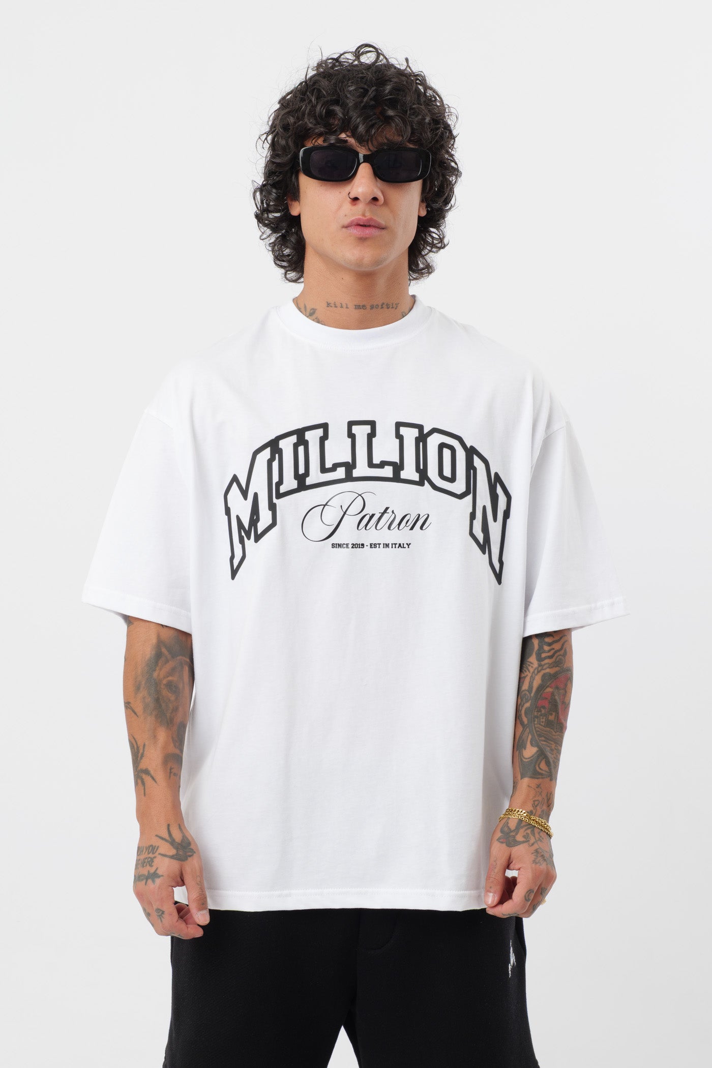 Weißes T-Shirt mit schwarzem Logo