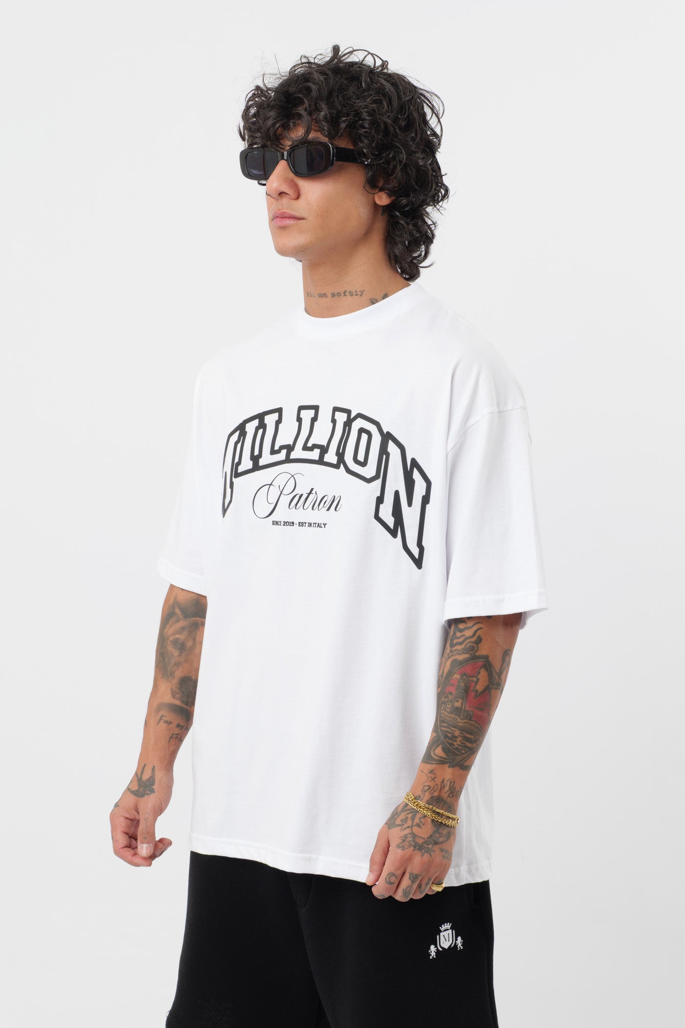Weißes T-Shirt mit schwarzem Logo