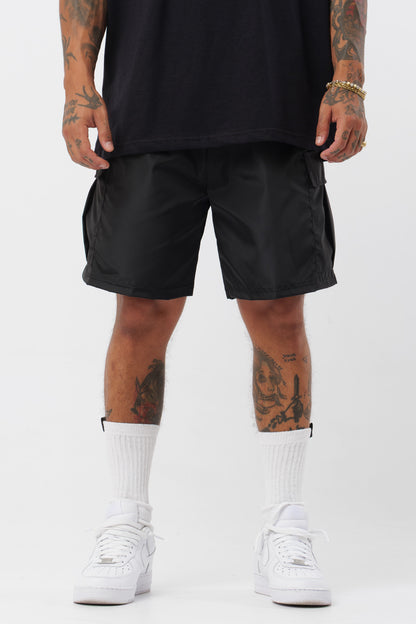 Schwarzes T-Shirt mit schwarzem Logo